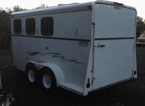 Circle J tandem axle Horse trailer